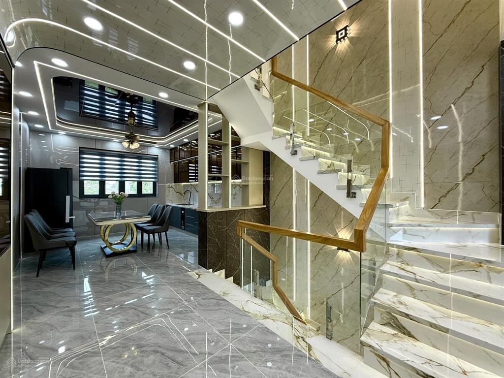 Nhà đối diện công viên, sát bên gò vấp, dt4x17m, lửng, 3 lầu, 4pn, p.thờ, gara ô tô, 7.25 tỷ,