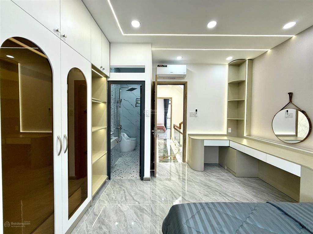 Nhà đối diện công viên, sát bên gò vấp, dt4x17m, lửng, 3 lầu, 4pn, p.thờ, gara ô tô, 7.25 tỷ,