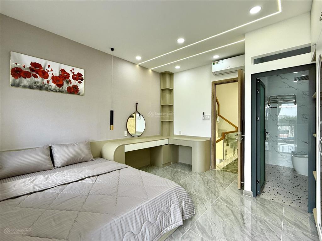 Nhà đối diện công viên, sát bên gò vấp, dt4x17m, lửng, 3 lầu, 4pn, p.thờ, gara ô tô, 7.25 tỷ,