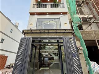 Nhà ngay sát bên ngã tư ga, dt 4x16m, lửng, 3lầu, 4pn, 5vs, p. thờ, s. thượng, gara xe, 6.9 tỷ