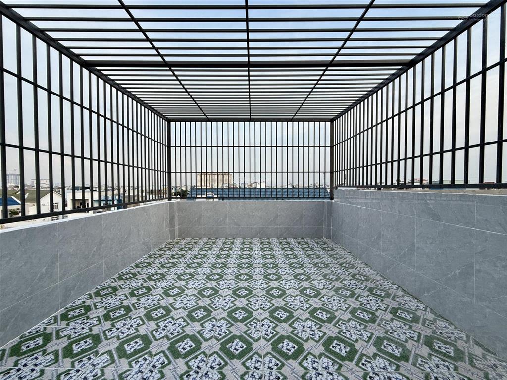 Nhà ngay sát bên ngã tư ga, dt 4x16m, lửng, 3lầu, 4pn, 5vs, p. thờ, s. thượng, gara xe, 6.9 tỷ