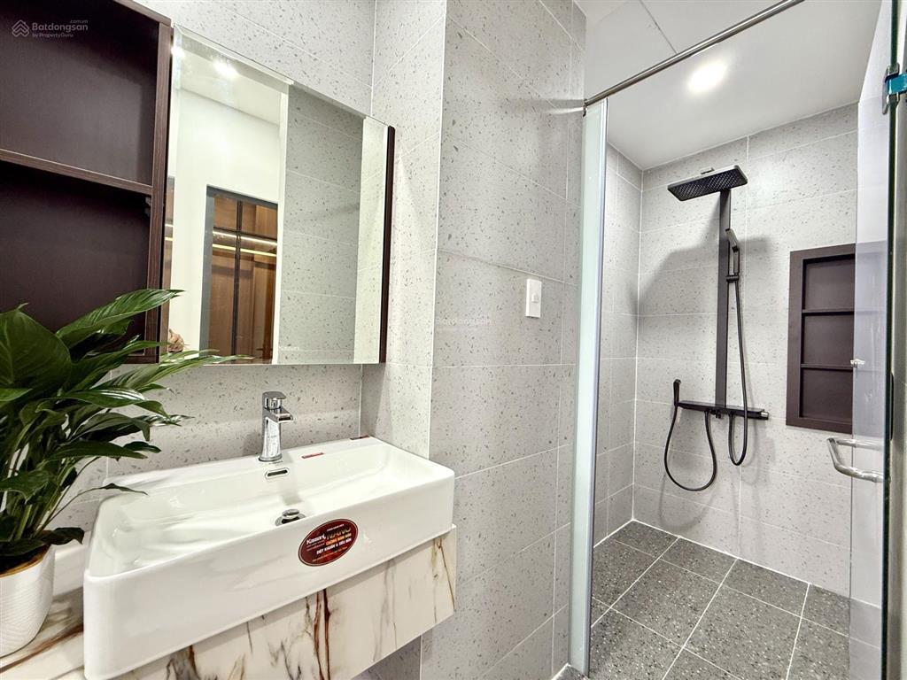 Nhà ngay bên chợ cầu đồng, dt4x13m, trệt, 3 lầu, 4pn, p.thờ, sân thượng, hướng tây nam, 6.1 tỷ