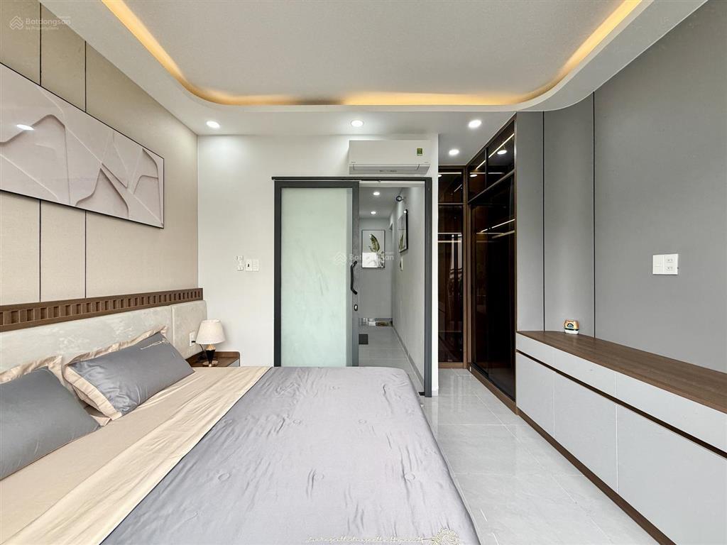 Nhà ngay bên chợ cầu đồng, dt4x13m, trệt, 3 lầu, 4pn, p.thờ, sân thượng, hướng tây nam, 6.1 tỷ