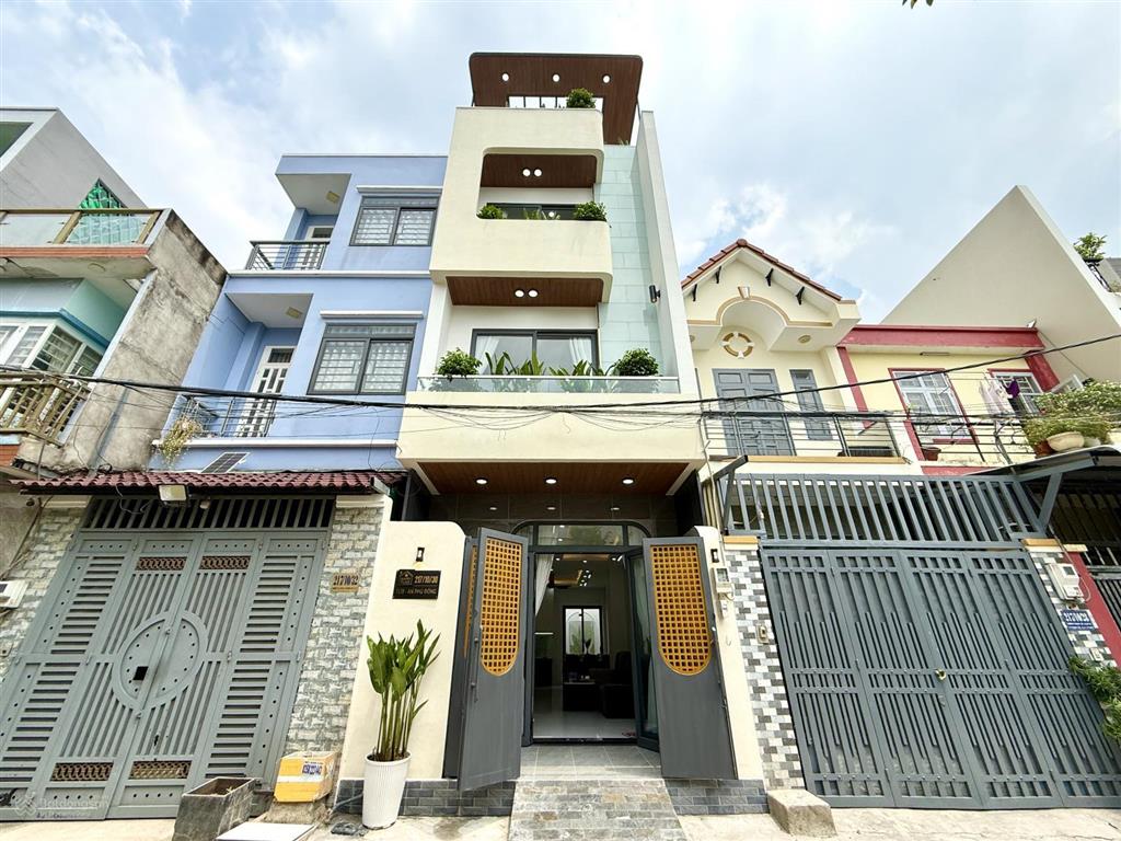 Nhà ngay bên chợ cầu đồng, dt4x13m, trệt, 3 lầu, 4pn, p.thờ, sân thượng, hướng tây nam, 6.1 tỷ