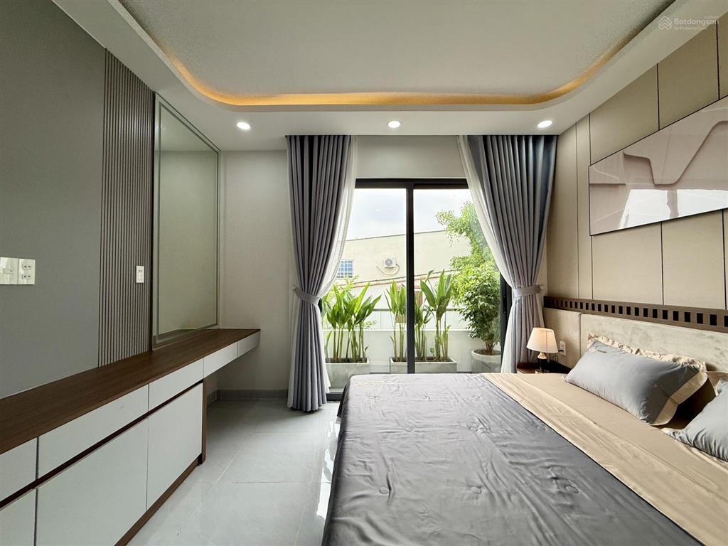 Nhà ngay bên chợ cầu đồng, dt4x13m, trệt, 3 lầu, 4pn, p.thờ, sân thượng, hướng tây nam, 6.1 tỷ