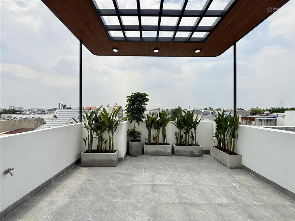 Nhà ngay bên chợ cầu đồng, dt4x13m, trệt, 3 lầu, 4pn, p.thờ, sân thượng, hướng tây nam, 6.1 tỷ