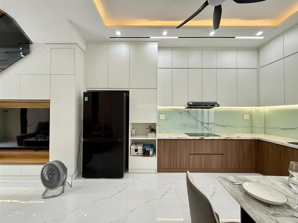 Nhà ngay bên chợ cầu đồng, dt4x13m, trệt, 3 lầu, 4pn, p.thờ, sân thượng, hướng tây nam, 6.1 tỷ