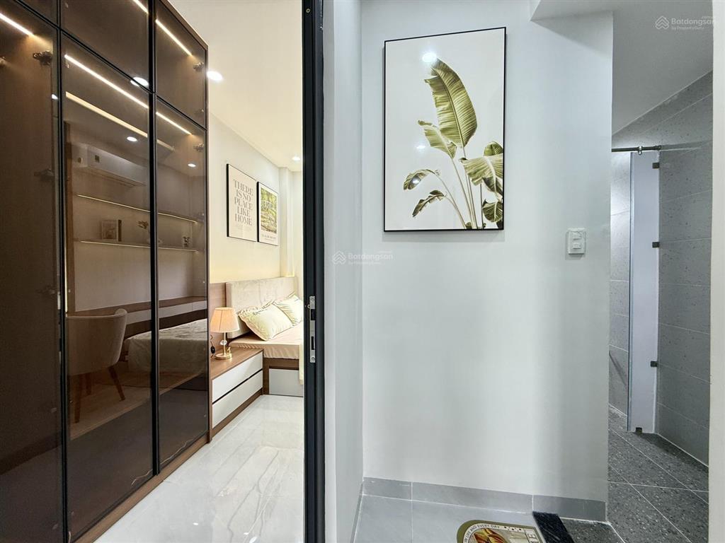 Nhà ngay bên chợ cầu đồng, dt4x13m, trệt, 3 lầu, 4pn, p.thờ, sân thượng, hướng tây nam, 6.1 tỷ