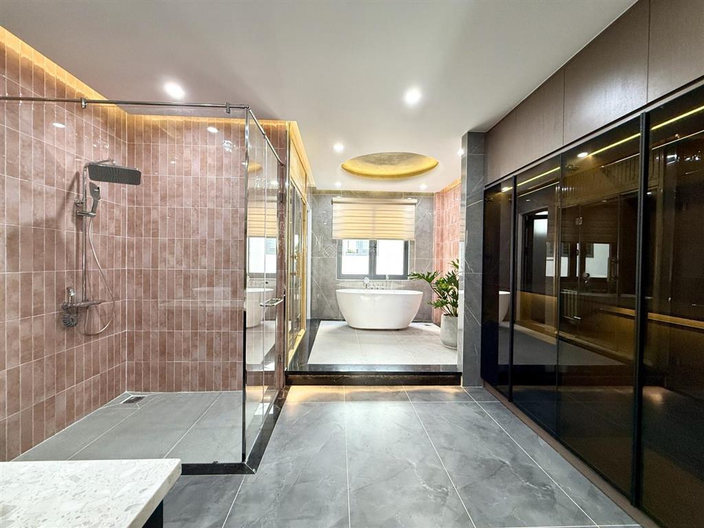 Nhà có thang máy đường thới an 16, dt4.3x18m, lửng, 3 lầu, 5 pn, phòng thờ, sân thượng, 8.5 tỷ