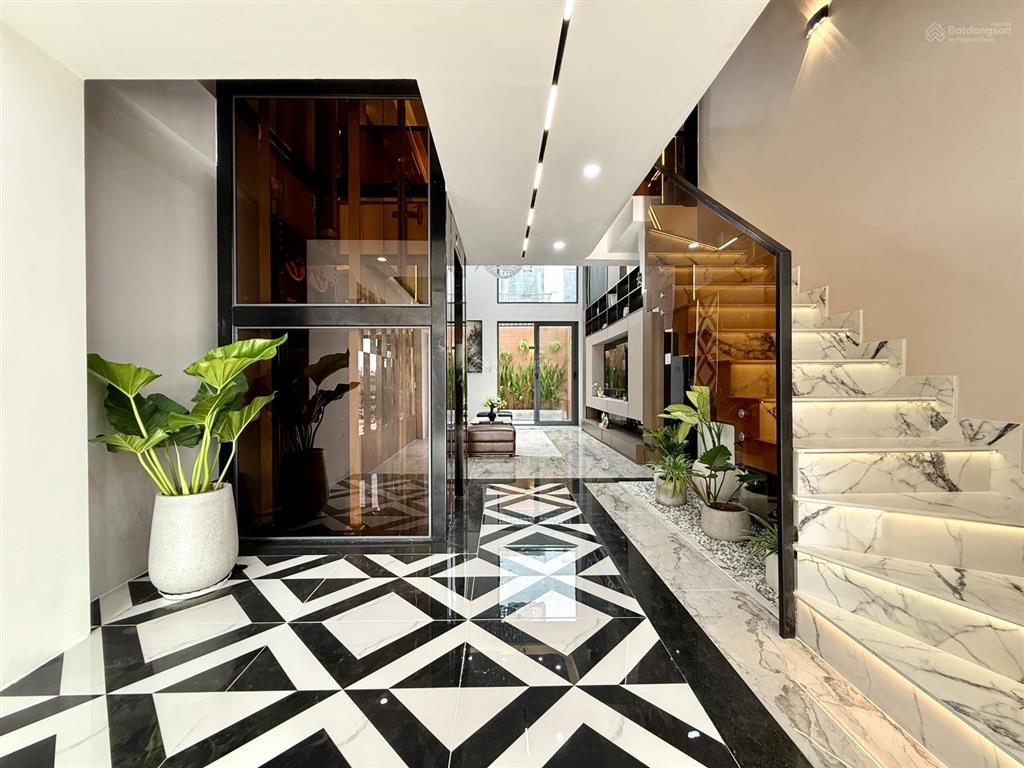 Nhà có thang máy đường thới an 16, dt4.3x18m, lửng, 3 lầu, 5 pn, phòng thờ, sân thượng, 8.5 tỷ