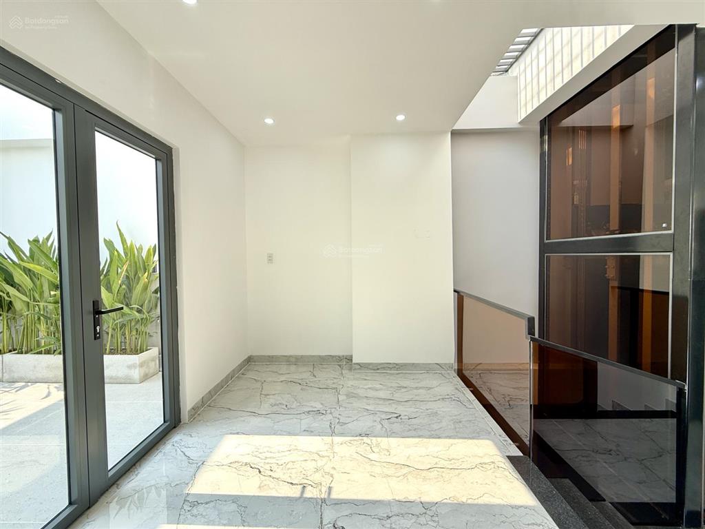 Nhà có thang máy đường thới an 16, dt4.3x18m, lửng, 3 lầu, 5 pn, phòng thờ, sân thượng, 8.5 tỷ