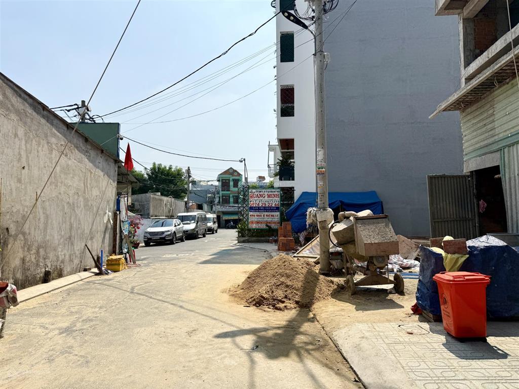 Nhà bên trường tiểu học, sẹc ngắn trần thị cờ, dt4mx20m, lửng, 3 lầu, 4pn, có thang máy, hướng bắc