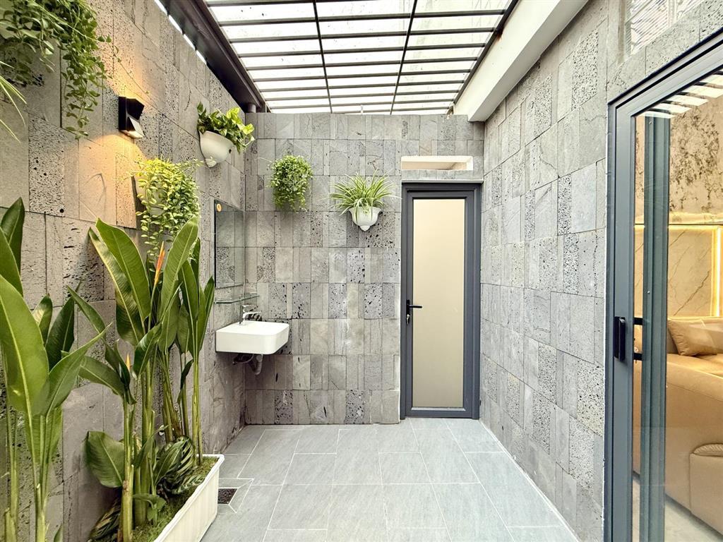 Nhà dt4.5x17m, lửng, 3 lầu, 4pn, p.thờ, gara ô tô, sân thượng, hướng tây, 7.35 tỷ,  0967 813 ***