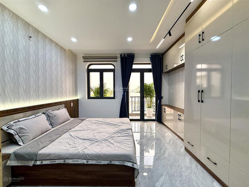 Nhà phố ngay bên ubp và trường học, dt 4x16m, lửng, 3 lầu, 4pn, 5vs, s.thượng, 6.19 tỷ
