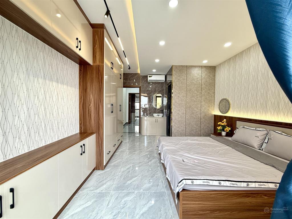 Nhà phố ngay bên ubp và trường học, dt 4x16m, lửng, 3 lầu, 4pn, 5vs, s.thượng, 6.19 tỷ