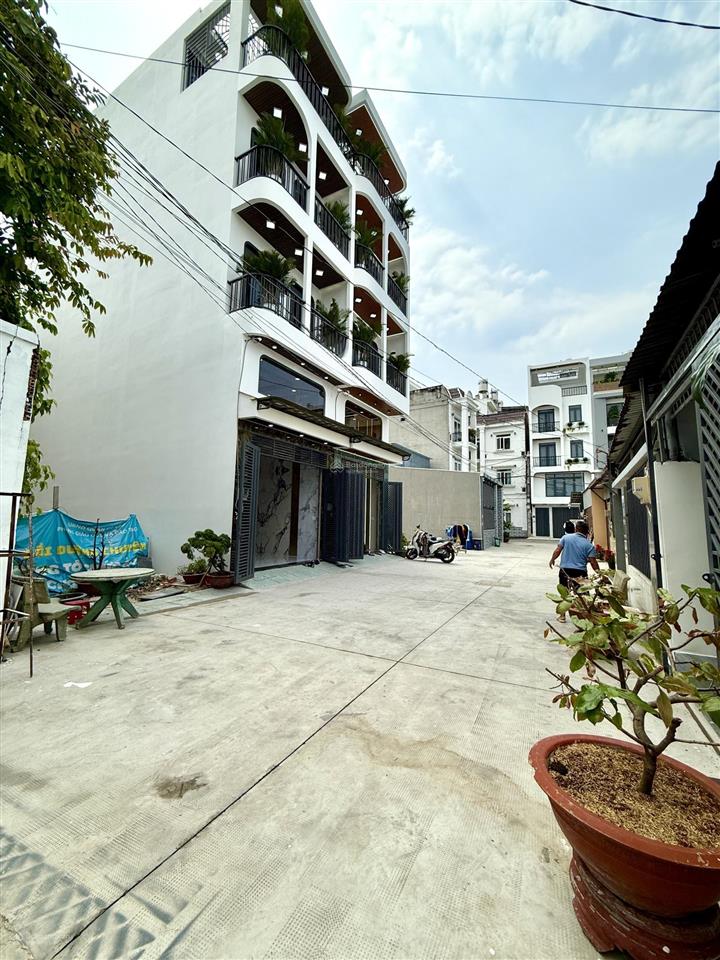 Nhà phố ngay bên ubp và trường học, dt 4x16m, lửng, 3 lầu, 4pn, 5vs, s.thượng, 6.19 tỷ