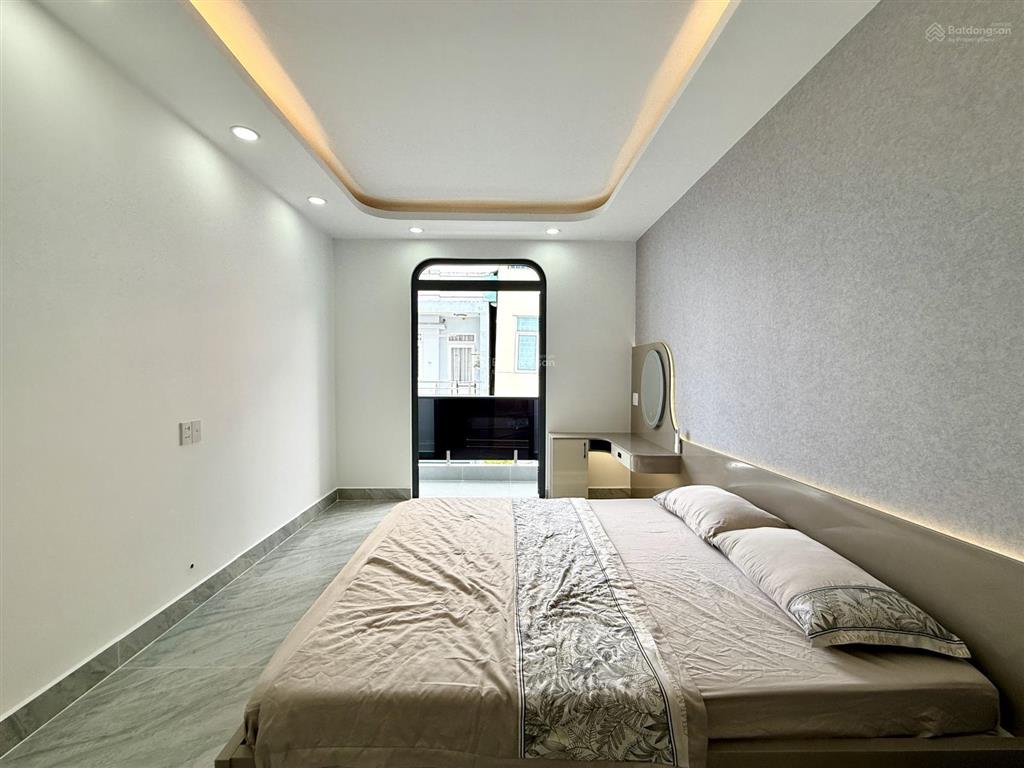 Nhà có thang máy, sát bên công viên, dt7x9m, lửng, 3 lầu, 4pn, gara ô tô, sân thượng, 7.6 tỷ