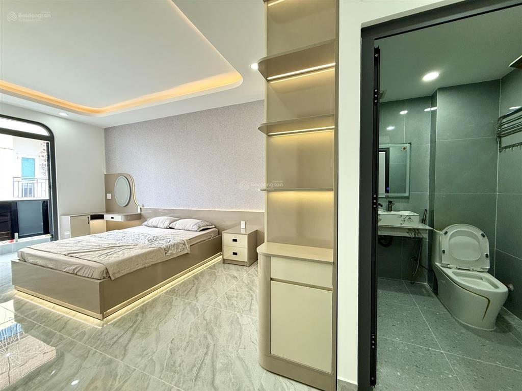 Nhà có thang máy, sát bên công viên, dt7x9m, lửng, 3 lầu, 4pn, gara ô tô, sân thượng, 7.6 tỷ