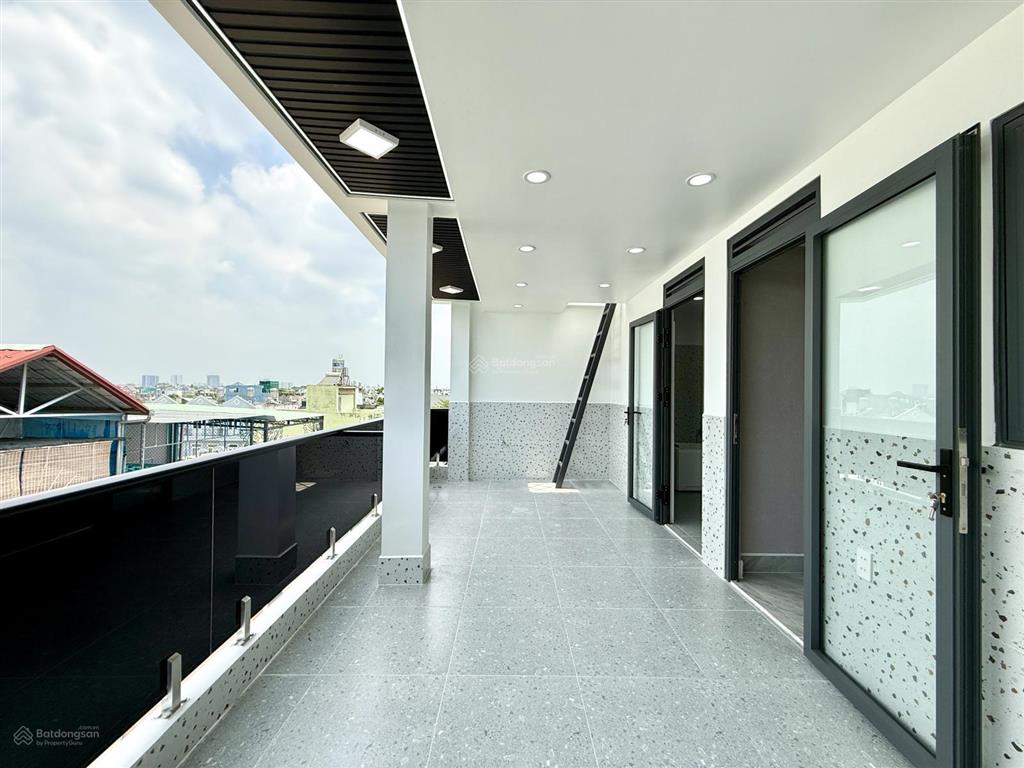 Nhà có thang máy, sát bên công viên, dt7x9m, lửng, 3 lầu, 4pn, gara ô tô, sân thượng, 7.6 tỷ