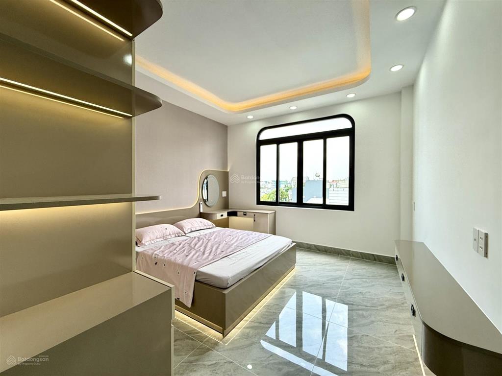 Nhà có thang máy, sát bên công viên, dt7x9m, lửng, 3 lầu, 4pn, gara ô tô, sân thượng, 7.6 tỷ