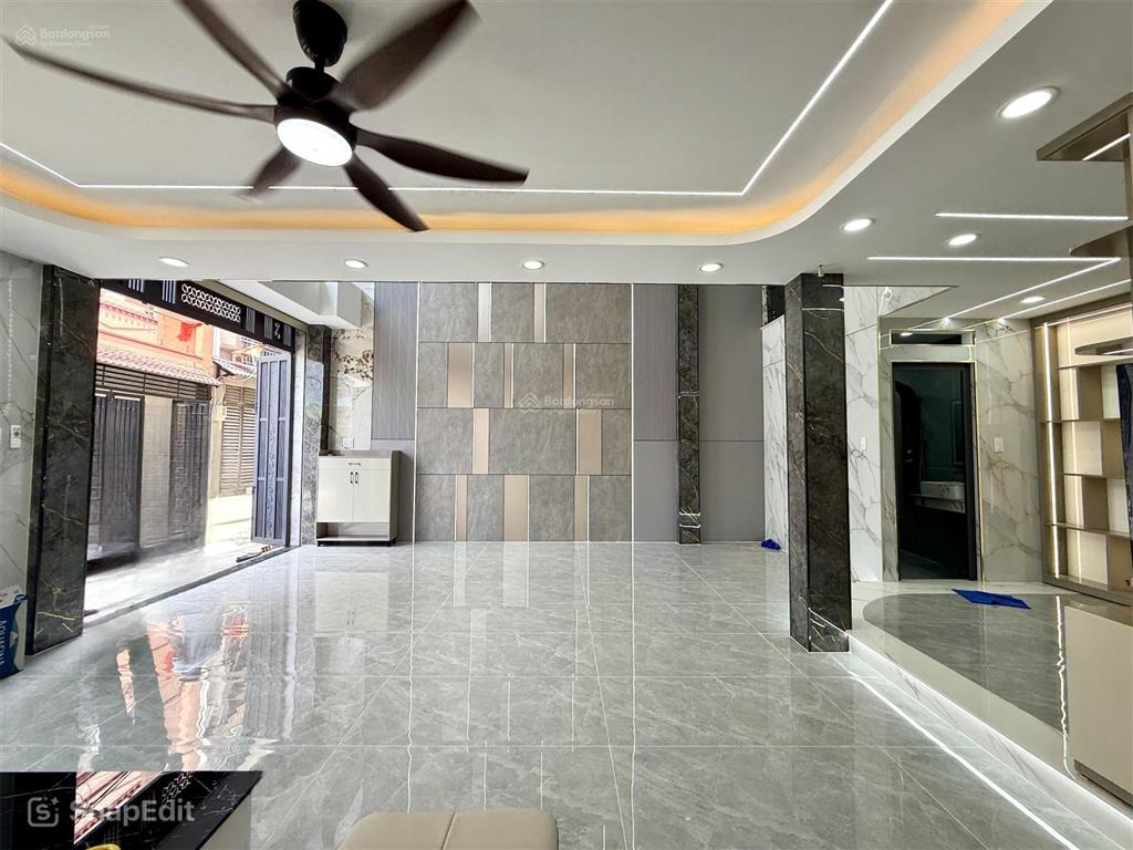 Nhà có thang máy, sát bên công viên, dt7x9m, lửng, 3 lầu, 4pn, gara ô tô, sân thượng, 7.6 tỷ