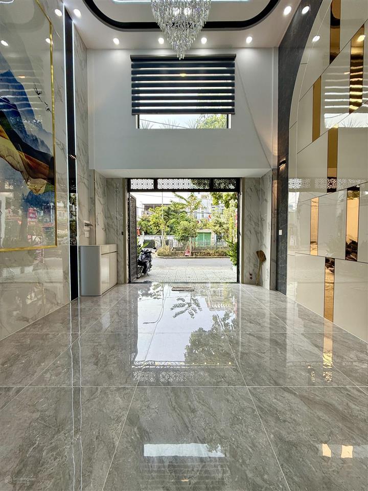 Nhà có thang máy, đường thông, bên trường học, dt5mx17m, lửng, 3 lầu, 4pn, sân thượng, 9.95 tỷ