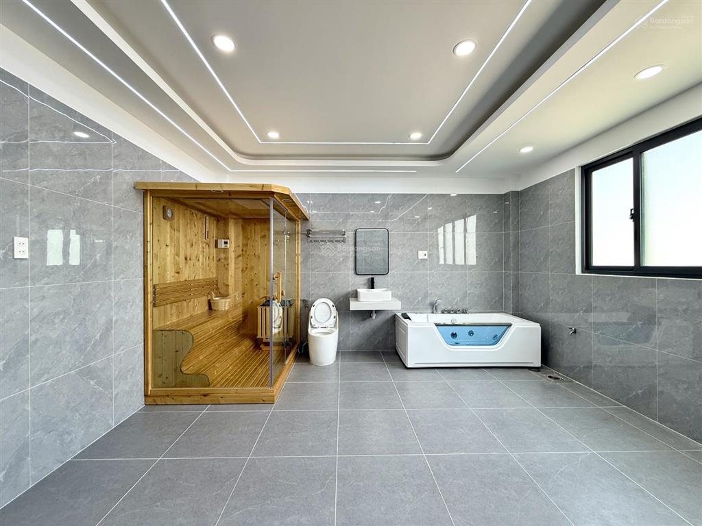 Nhà có thang máy, đường thông, bên trường học, dt5mx17m, lửng, 3 lầu, 4pn, sân thượng, 9.95 tỷ