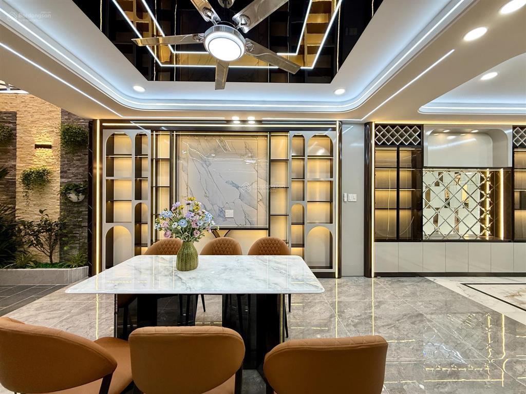 Nhà có thang máy, đường thông, bên trường học, dt5mx17m, lửng, 3 lầu, 4pn, sân thượng, 9.95 tỷ