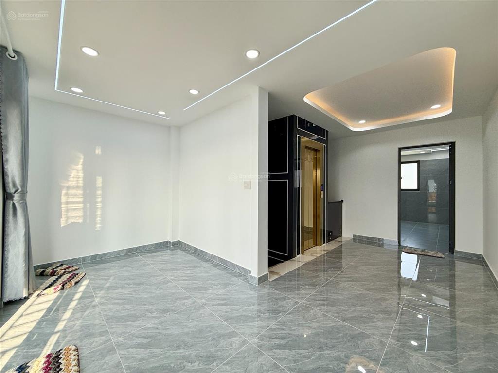 Nhà có thang máy, đường thông, bên trường học, dt5mx17m, lửng, 3 lầu, 4pn, sân thượng, 9.95 tỷ