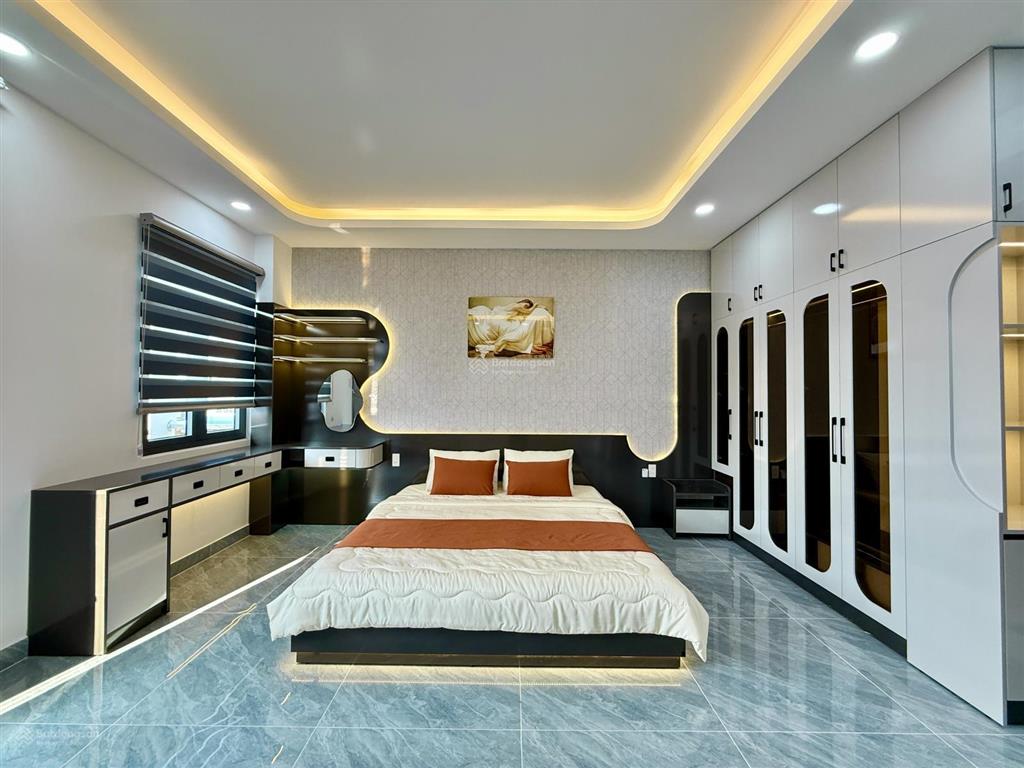 Nhà có thang máy, đường thông, bên trường học, dt5mx17m, lửng, 3 lầu, 4pn, sân thượng, 9.95 tỷ