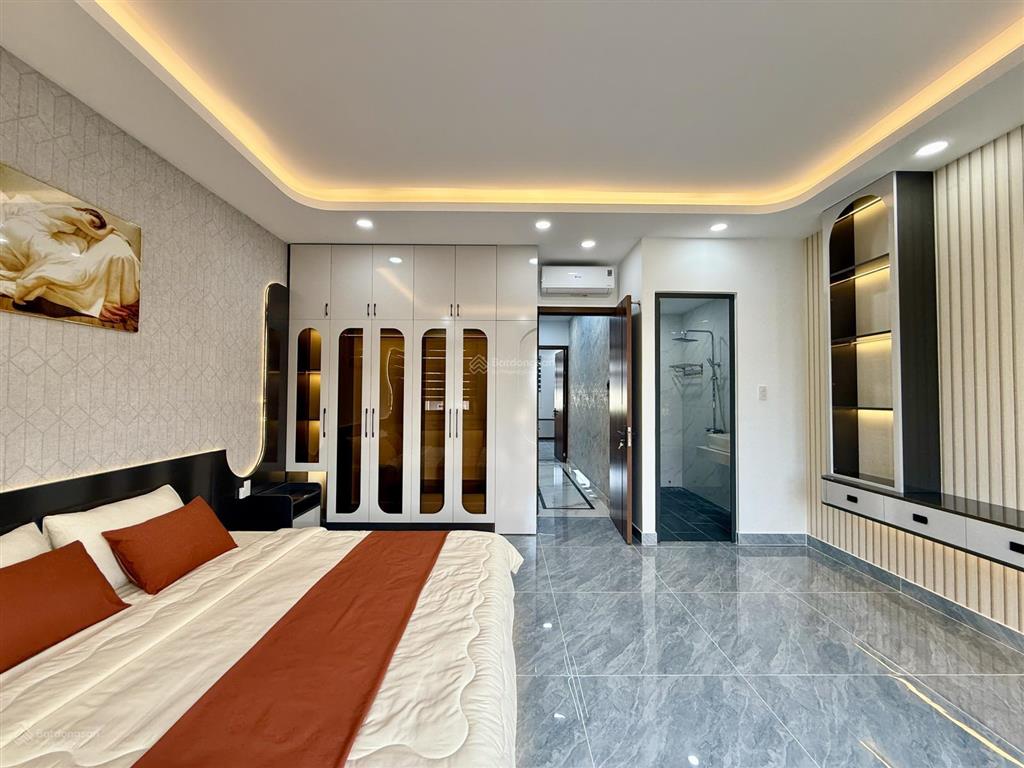 Nhà có thang máy, đường thông, bên trường học, dt5mx17m, lửng, 3 lầu, 4pn, sân thượng, 9.95 tỷ