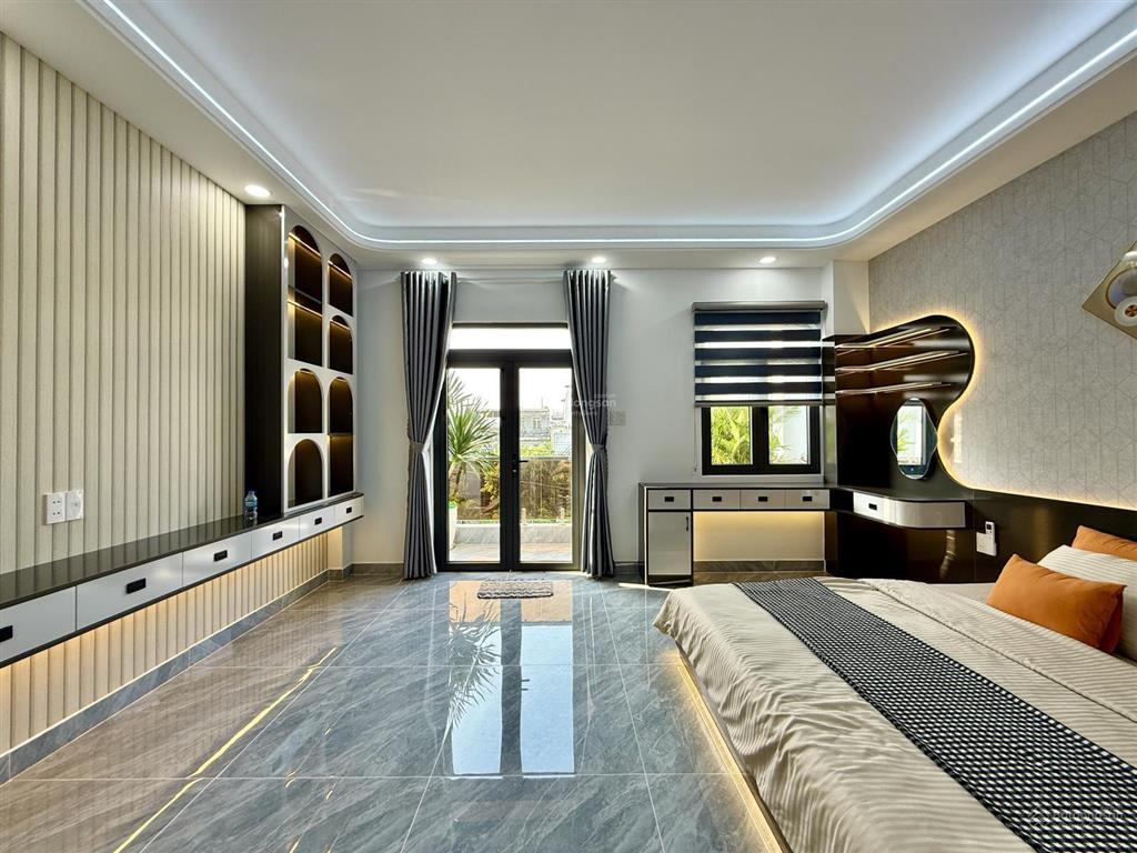 Nhà có thang máy, đường thông, bên trường học, dt5mx17m, lửng, 3 lầu, 4pn, sân thượng, 9.95 tỷ