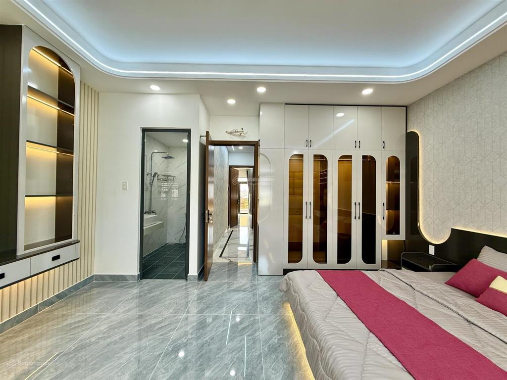 Nhà có thang máy, đường thông, bên trường học, dt5mx17m, lửng, 3 lầu, 4pn, sân thượng, 9.95 tỷ