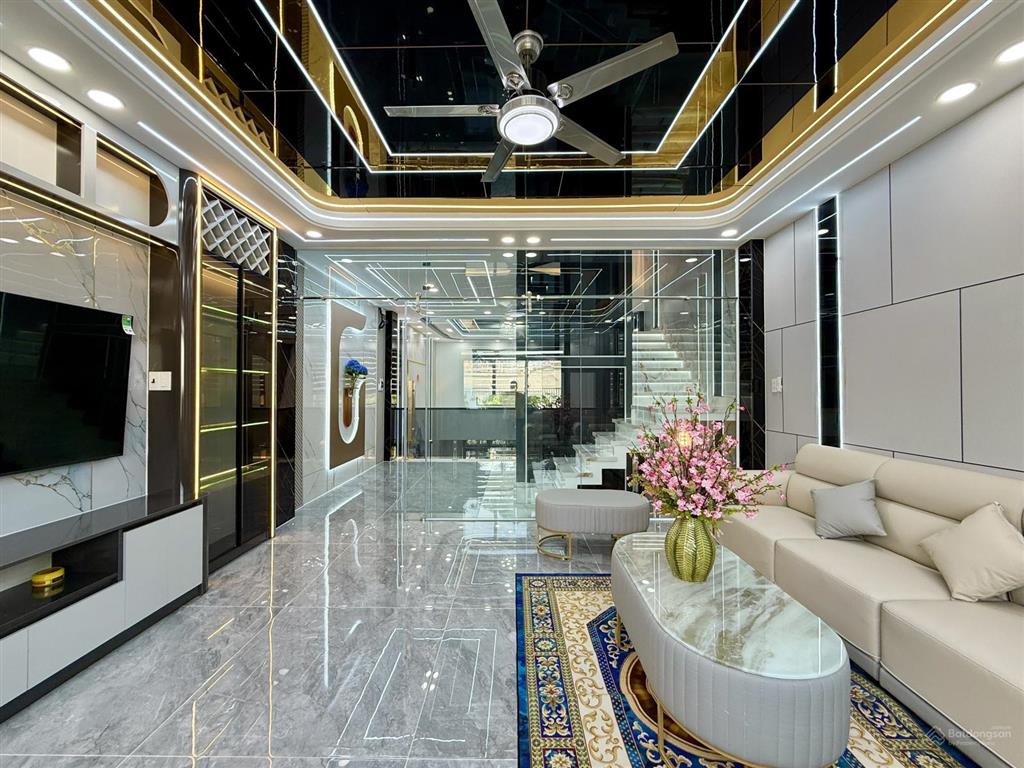 Nhà có thang máy, đường thông, bên trường học, dt5mx17m, lửng, 3 lầu, 4pn, sân thượng, 9.95 tỷ