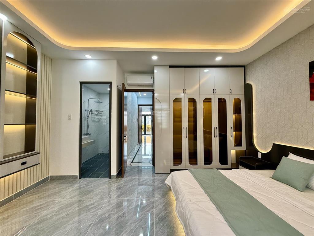 Nhà có thang máy, đường thông, bên trường học, dt5mx17m, lửng, 3 lầu, 4pn, sân thượng, 9.95 tỷ