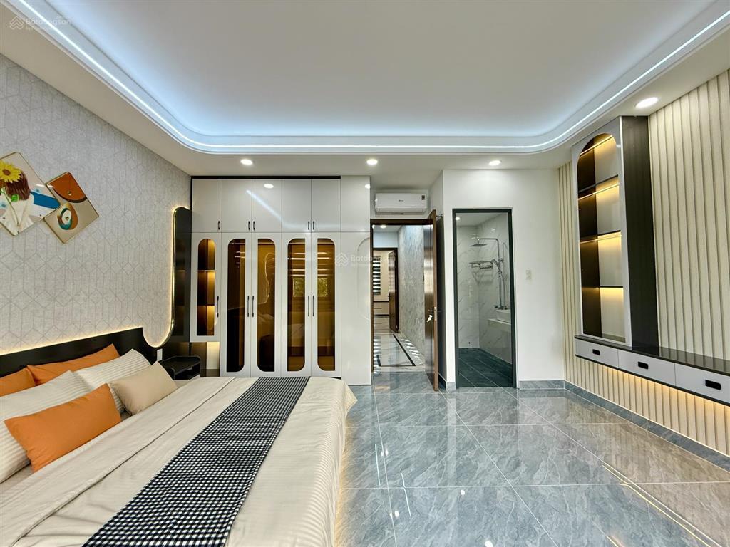 Nhà có thang máy, đường thông, bên trường học, dt5mx17m, lửng, 3 lầu, 4pn, sân thượng, 9.95 tỷ