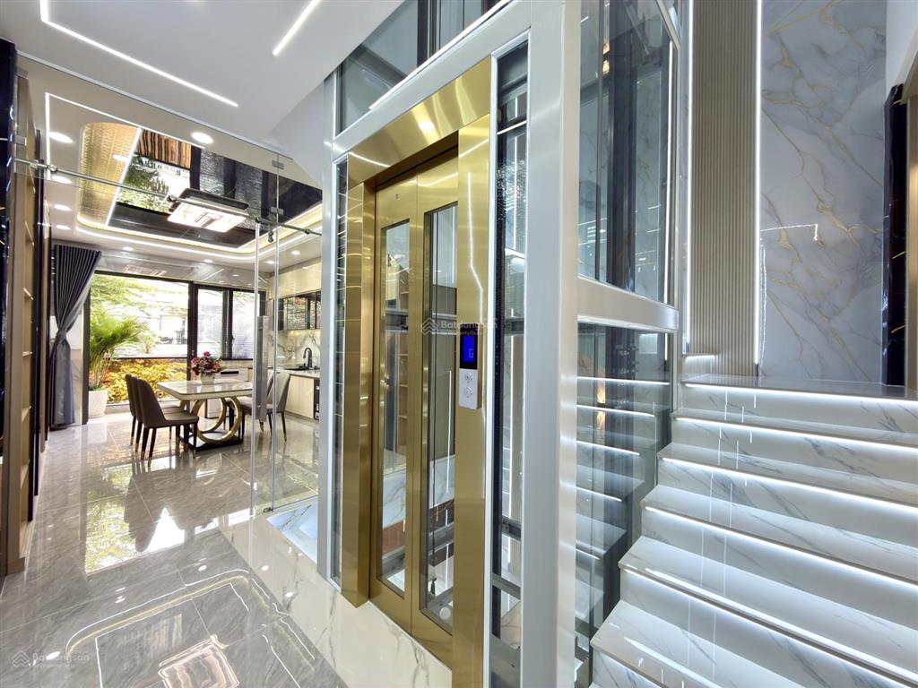 Nhà có thang máy, đường thông ngay trung tâm phường, dt4x20m, lửng, 3 lầu, 4pn, p.thờ, gara xe.