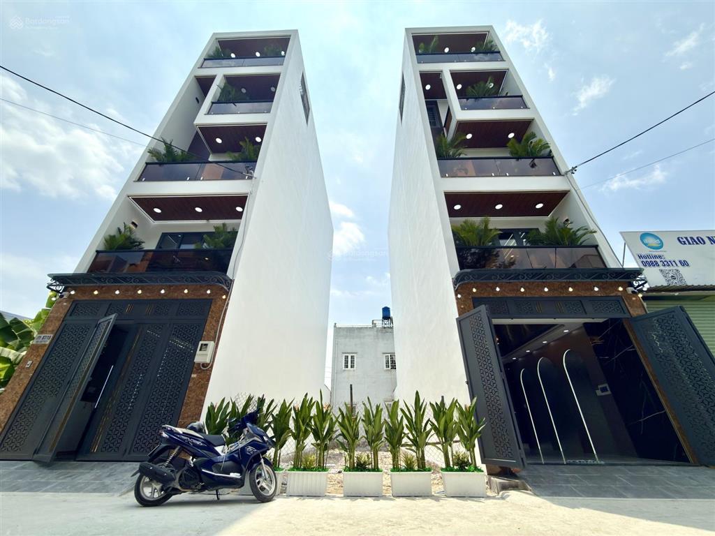 Nhà có thang máy, đường thông ngay trung tâm phường, dt4x20m, lửng, 3 lầu, 4pn, p.thờ, gara xe.