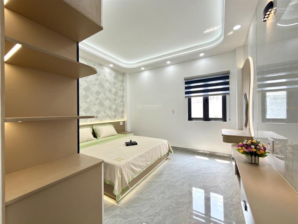 Nhà có thang máy, đường thông ngay trung tâm phường, dt4x20m, lửng, 3 lầu, 4pn, p.thờ, gara xe.