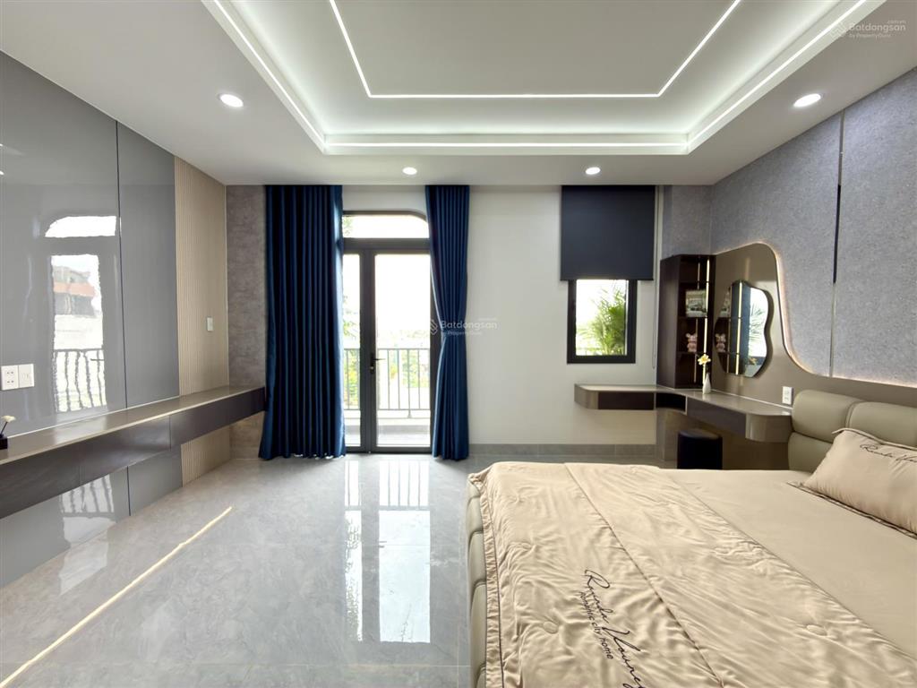 Nhà phố dt5x16m, lửng, 3 lầu, có thang máy, sát bên công viên và trường học, hướng nam, 8.8 tỷ