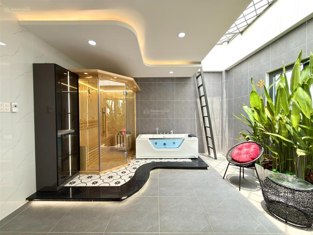 Nhà phố dt5x16m, lửng, 3 lầu, có thang máy, sát bên công viên và trường học, hướng nam, 8.8 tỷ