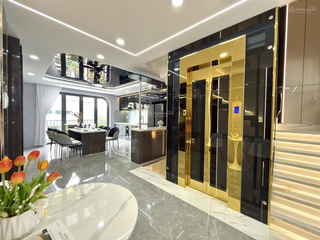 Nhà phố dt5x16m, lửng, 3 lầu, có thang máy, sát bên công viên và trường học, hướng nam, 8.8 tỷ