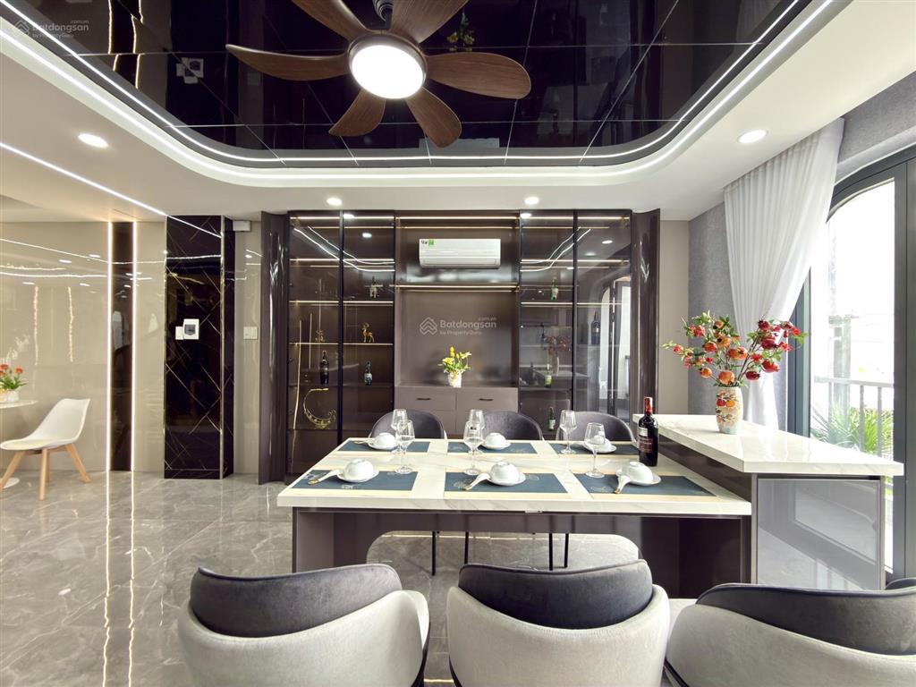 Nhà phố dt5x16m, lửng, 3 lầu, có thang máy, sát bên công viên và trường học, hướng nam, 8.8 tỷ