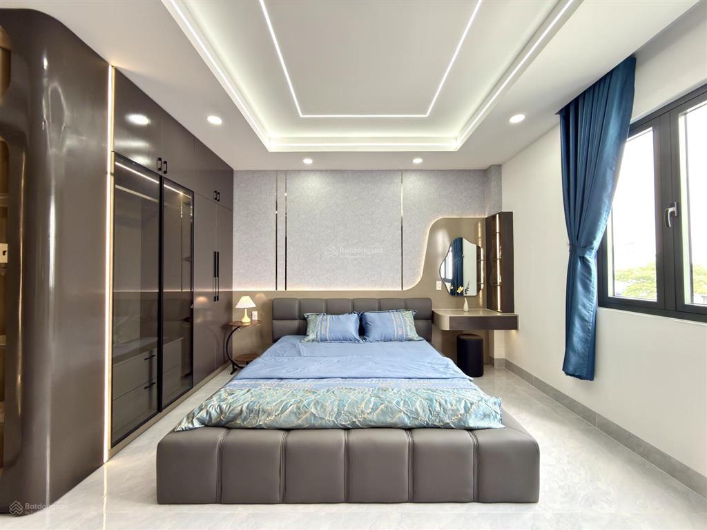 Nhà phố dt5x16m, lửng, 3 lầu, có thang máy, sát bên công viên và trường học, hướng nam, 8.8 tỷ