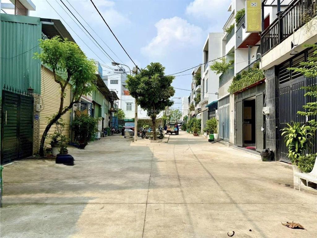 Nhà phố dt5x16m, lửng, 3 lầu, có thang máy, sát bên công viên và trường học, hướng nam, 8.8 tỷ