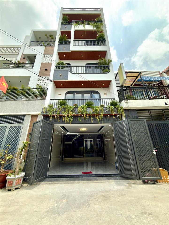 Nhà phố dt5x16m, lửng, 3 lầu, có thang máy, sát bên công viên và trường học, hướng nam, 8.8 tỷ