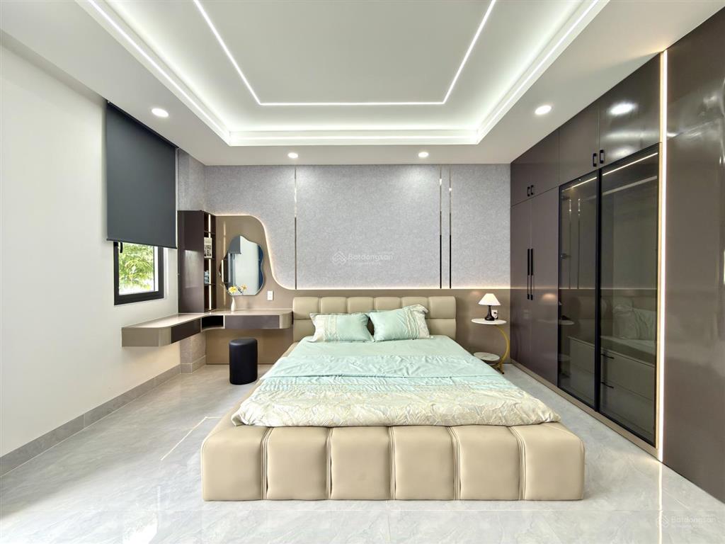 Nhà phố dt5x16m, lửng, 3 lầu, có thang máy, sát bên công viên và trường học, hướng nam, 8.8 tỷ