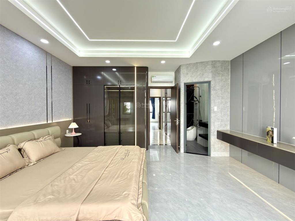 Nhà phố dt5x16m, lửng, 3 lầu, có thang máy, sát bên công viên và trường học, hướng nam, 8.8 tỷ