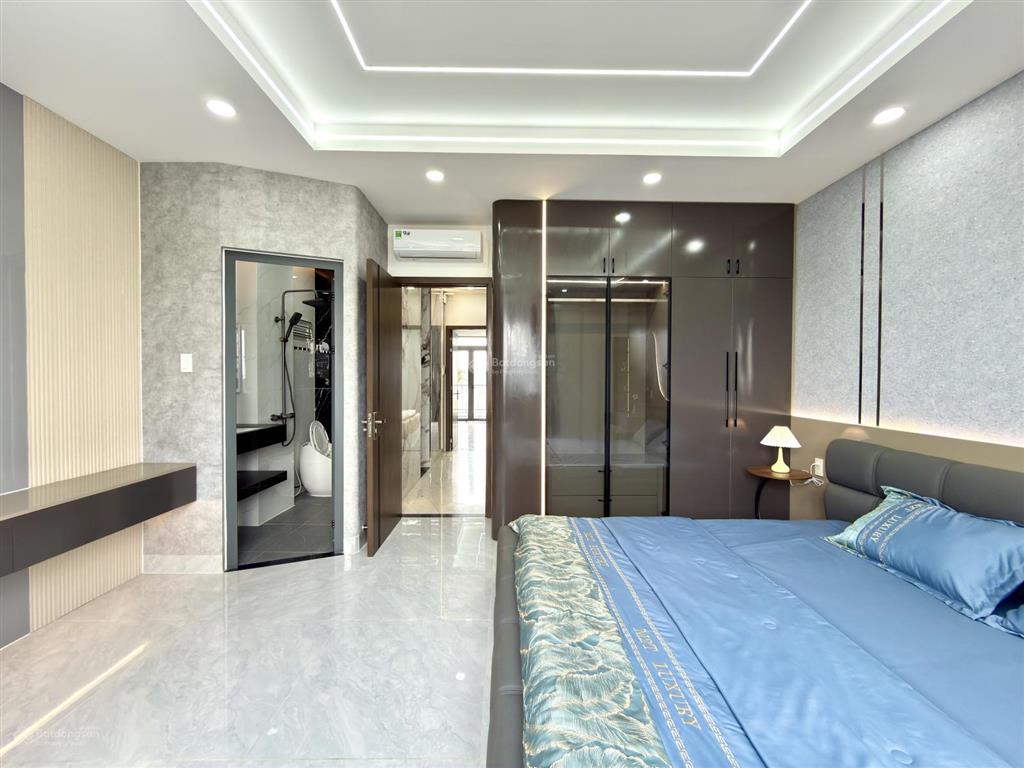 Nhà phố dt5x16m, lửng, 3 lầu, có thang máy, sát bên công viên và trường học, hướng nam, 8.8 tỷ