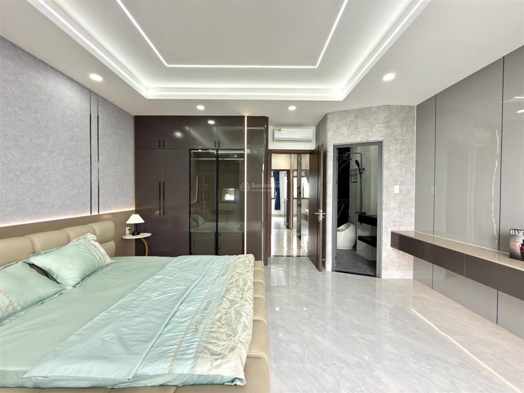 Nhà phố dt5x16m, lửng, 3 lầu, có thang máy, sát bên công viên và trường học, hướng nam, 8.8 tỷ